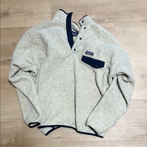 Patagonia Cream and Navy Pullover Fleece